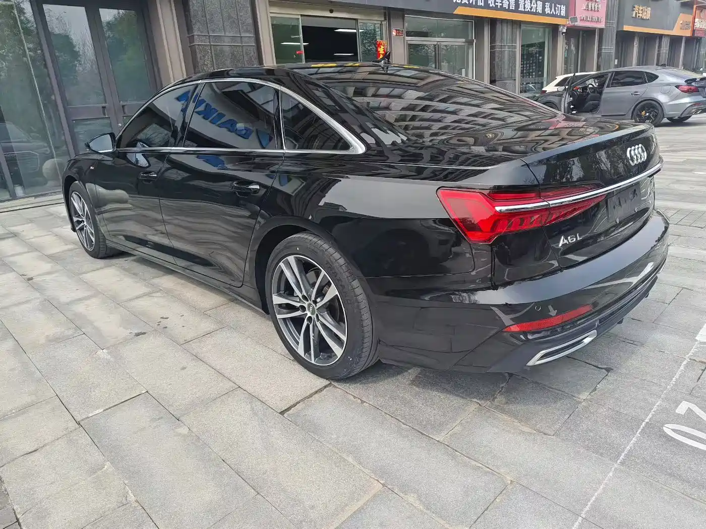 Фото 2 - Audi A6L
