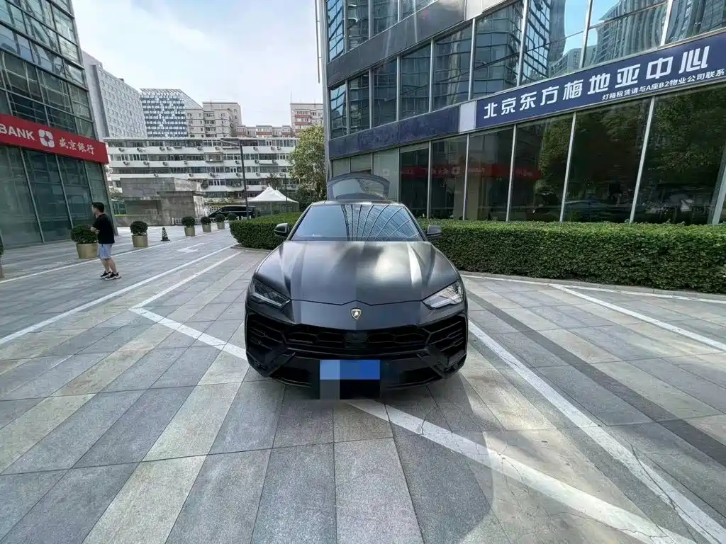 Photo 3 - Lamborghini Urus