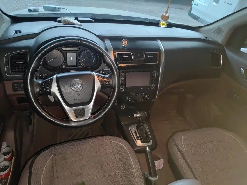 Dongfeng Fengxing Fengxing SX6 2016 2016 1.6L CVT Elite Edition