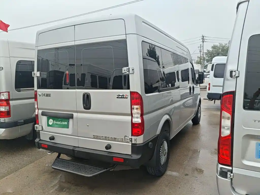 Dongfeng Yufeng Yufeng 2026 2023 V9+ 2.0T Manual FWD Multi-purpose Medium Wheelbase Medium Roof 7/8/9 Seater