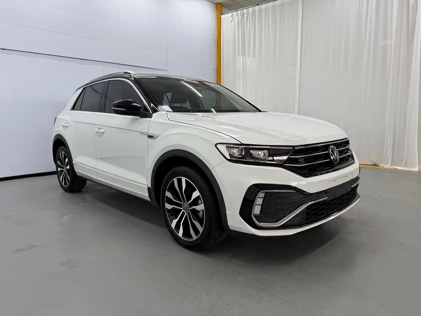 Volkswagen T-Roc, миниатюра 2