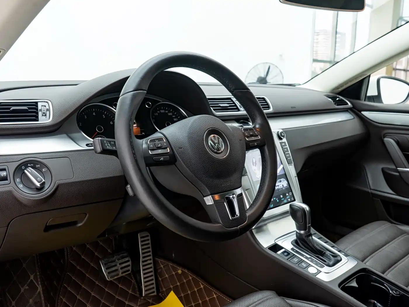 Volkswagen FAW-Volkswagen CC 2016 Model 2.0TSI Luxury фото 17