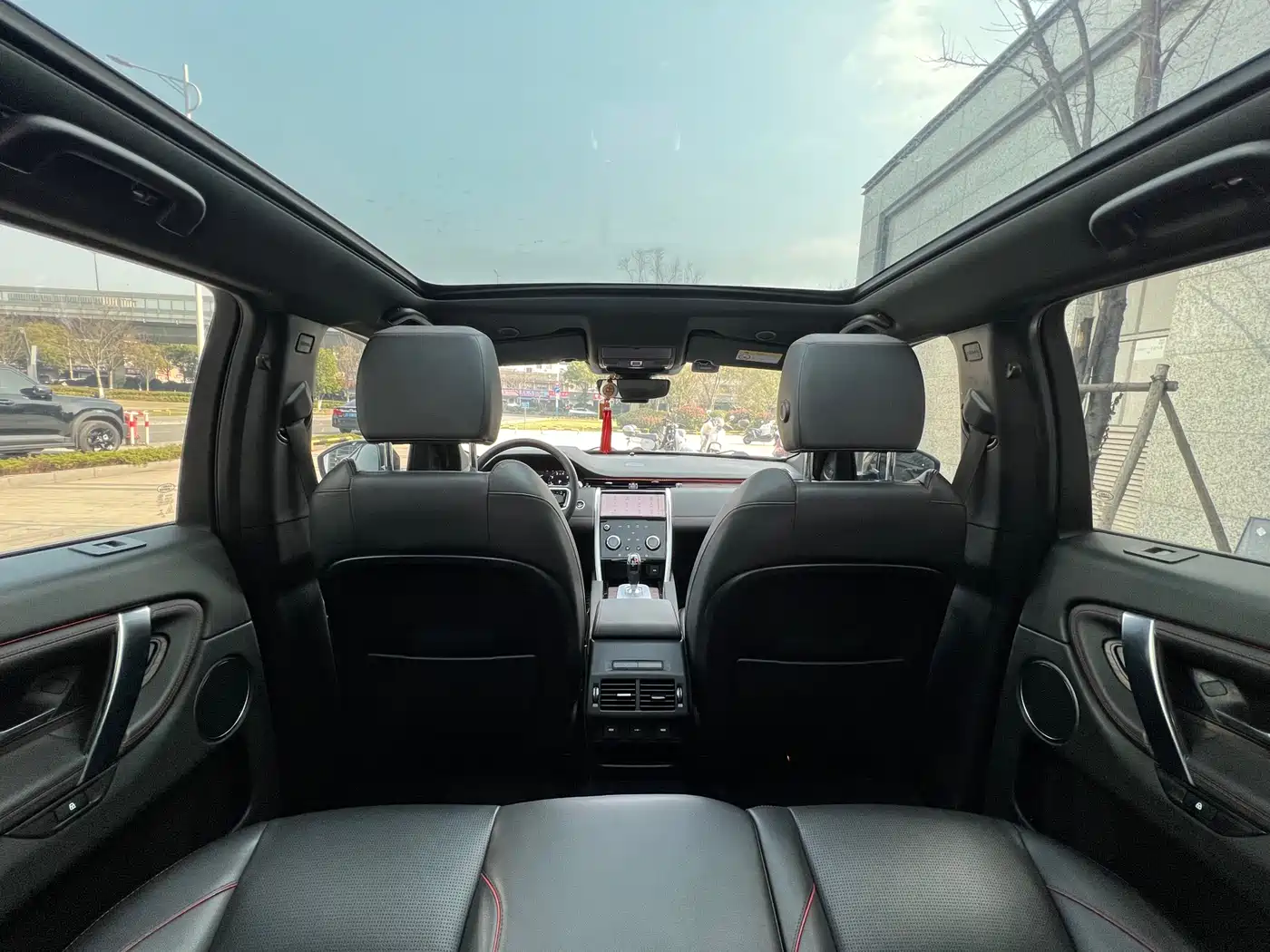 Land Rover Discovery Sport 2022 Model 249PS R-Dynamic SE Performance Tech Edition 5-Seater фото 6