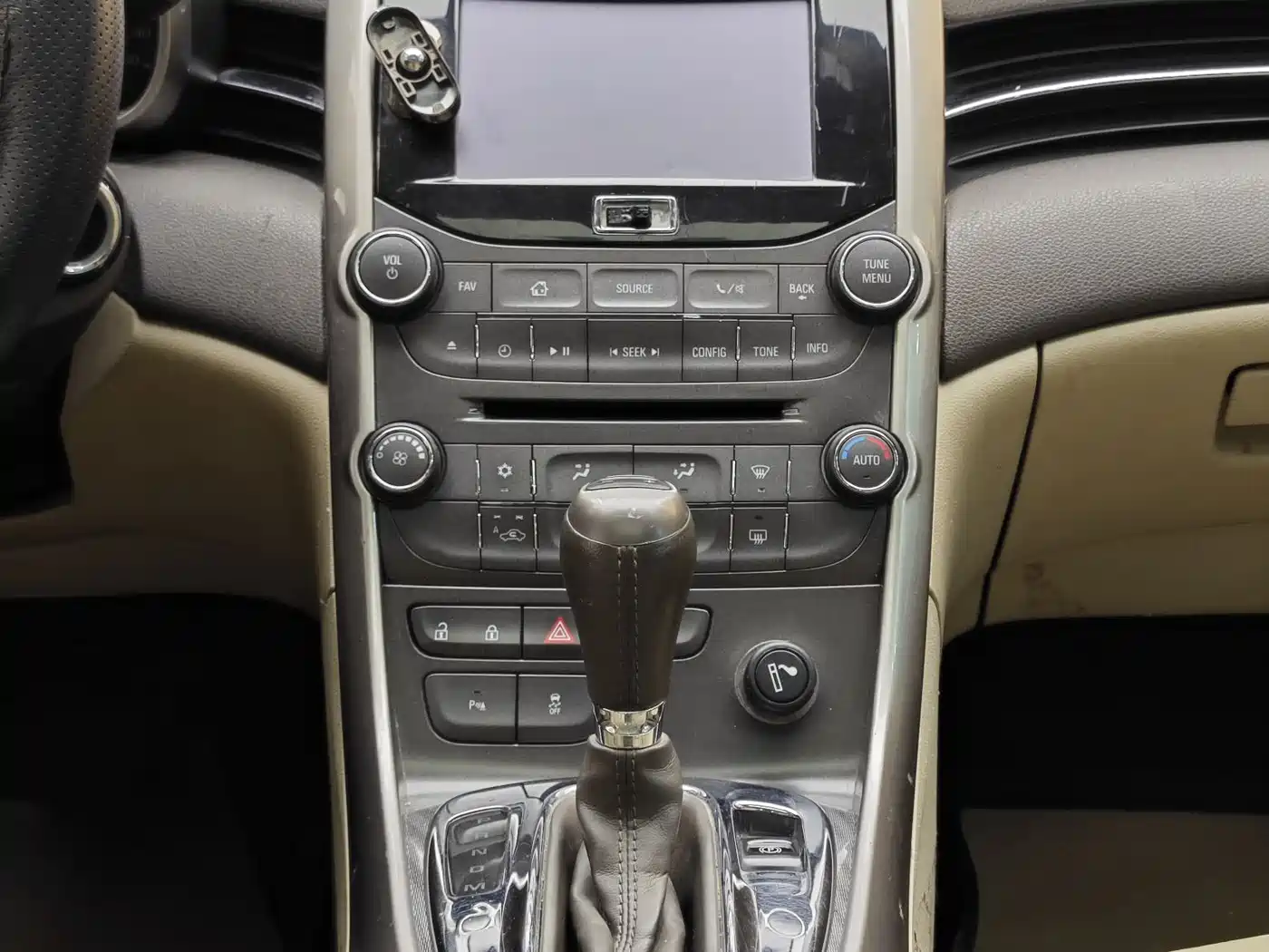 Chevrolet Malibu 2013 2.0L Automatic Luxury Edition фото 18