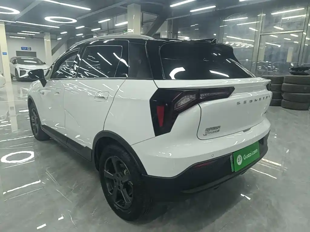 Фото 5 - Geely Geometry E Firefly