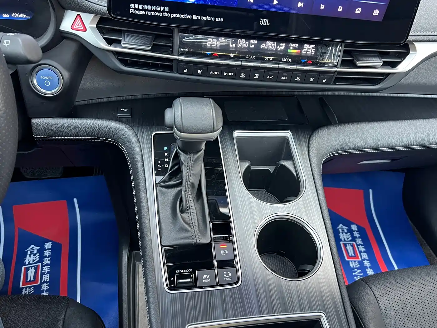 Toyota Sienna 2023 2.5L Hybrid Platinum Edition фото 8