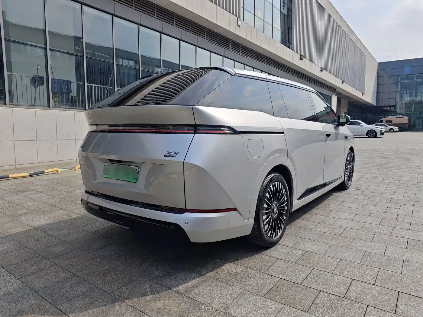 XPeng X9 2025 2025 Extended Range Edition