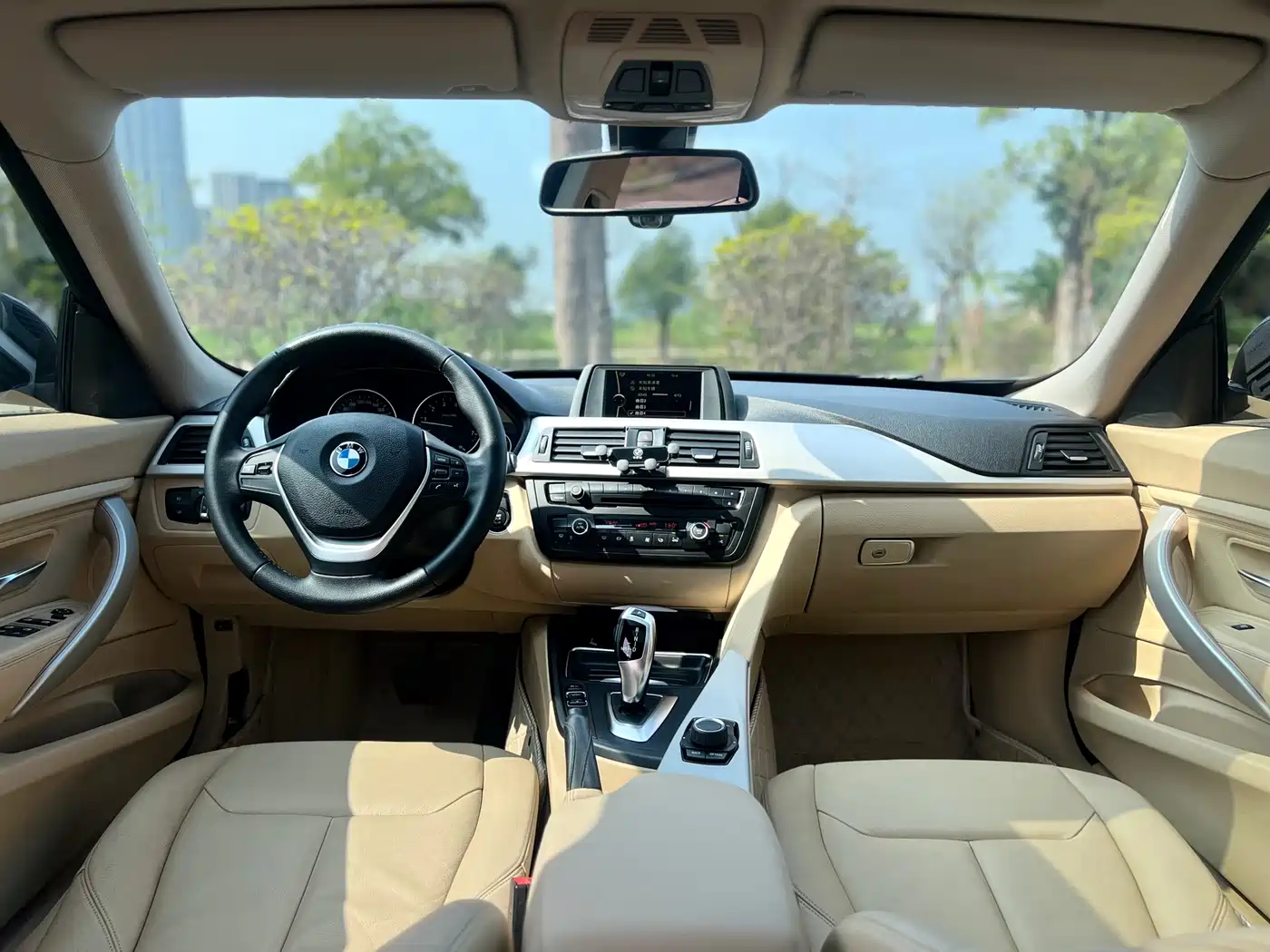 BMW 3 Series GT 2013 Model 320i Leading фото 10