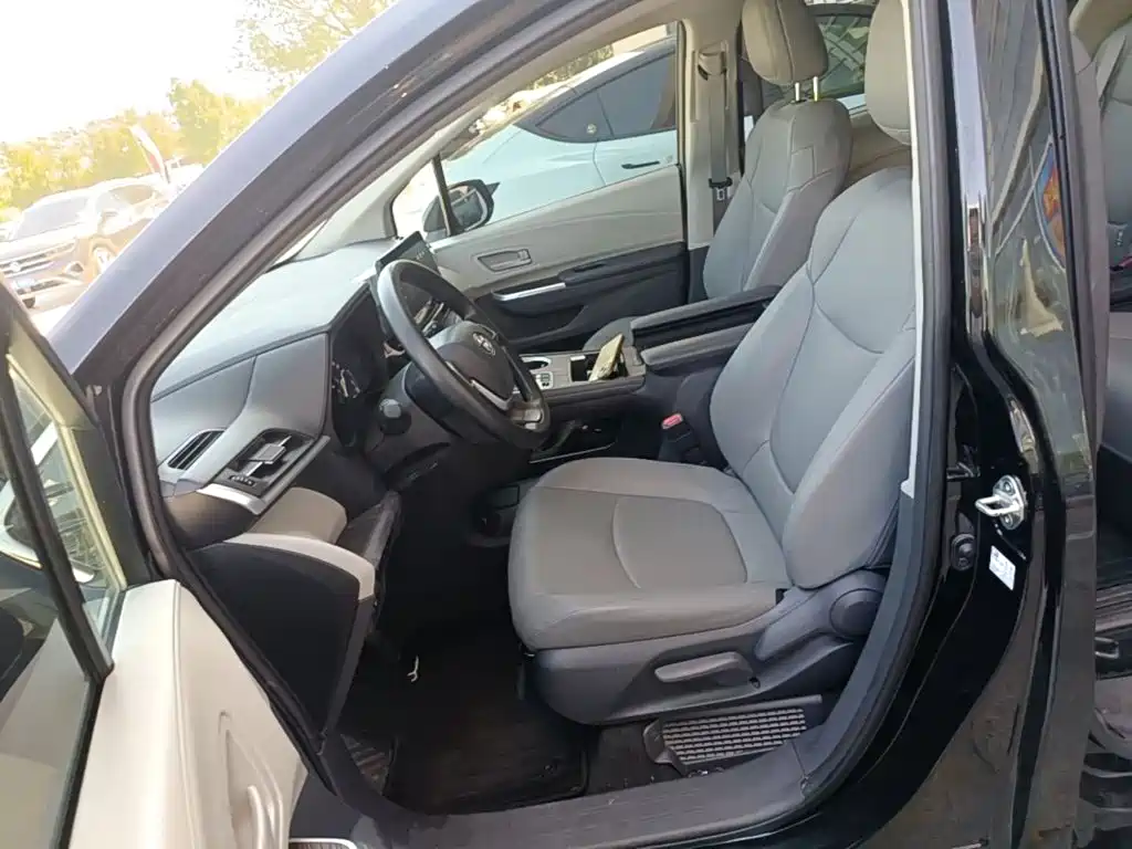 Toyota Granvia 2025 2024 2.5L Hybrid Comfort