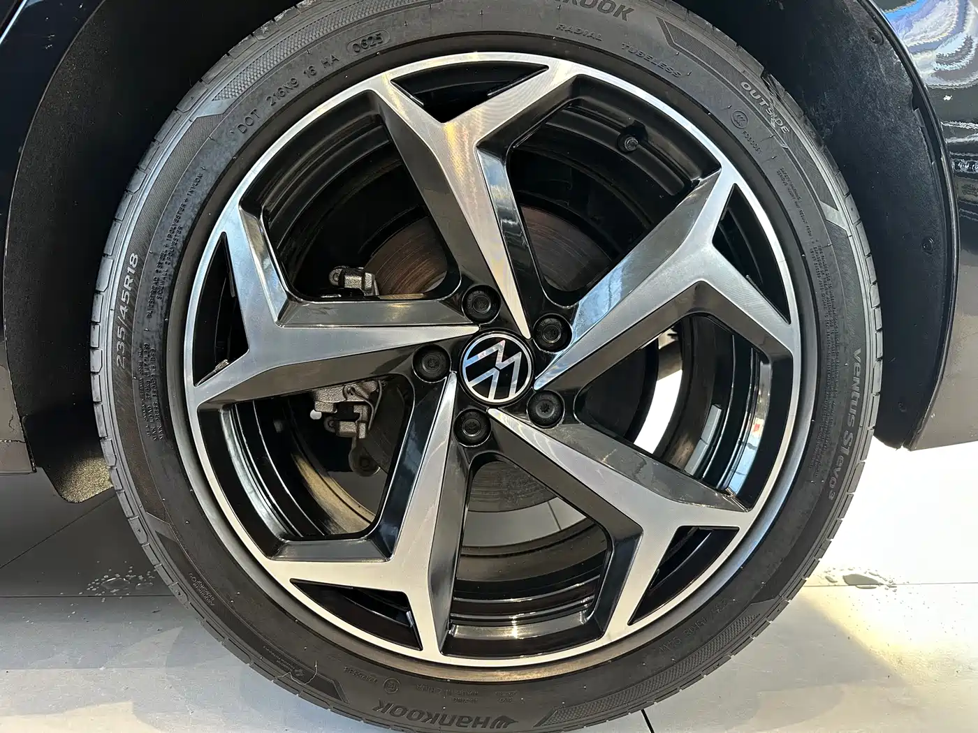 Volkswagen Passat 2025 Outstanding 380TSI Starlight Dragon Soaring Edition фото 19
