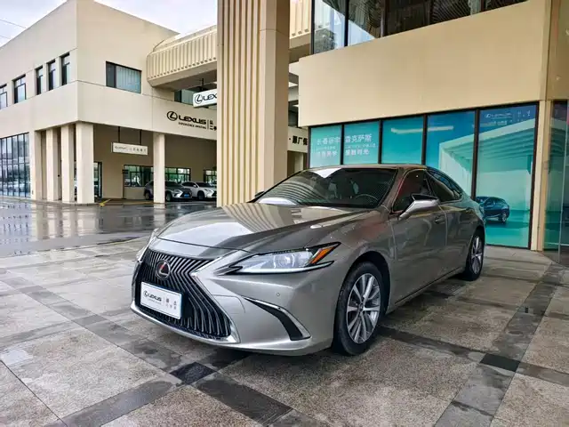Lexus ES 2020