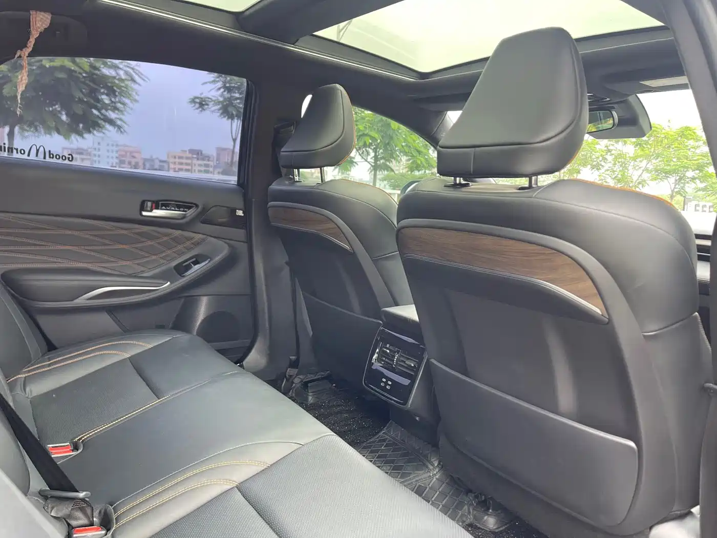 Photo 13 - Toyota Avalon
