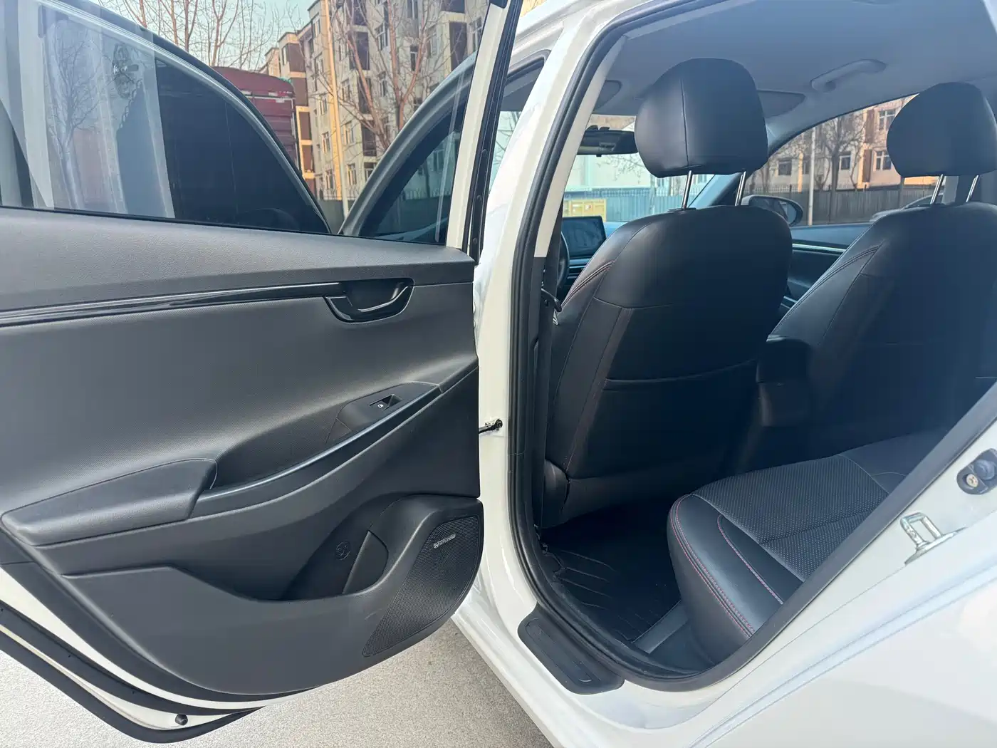 Hyundai Elantra 2020 1.6L Auto GL Pleasing Edition фото 12