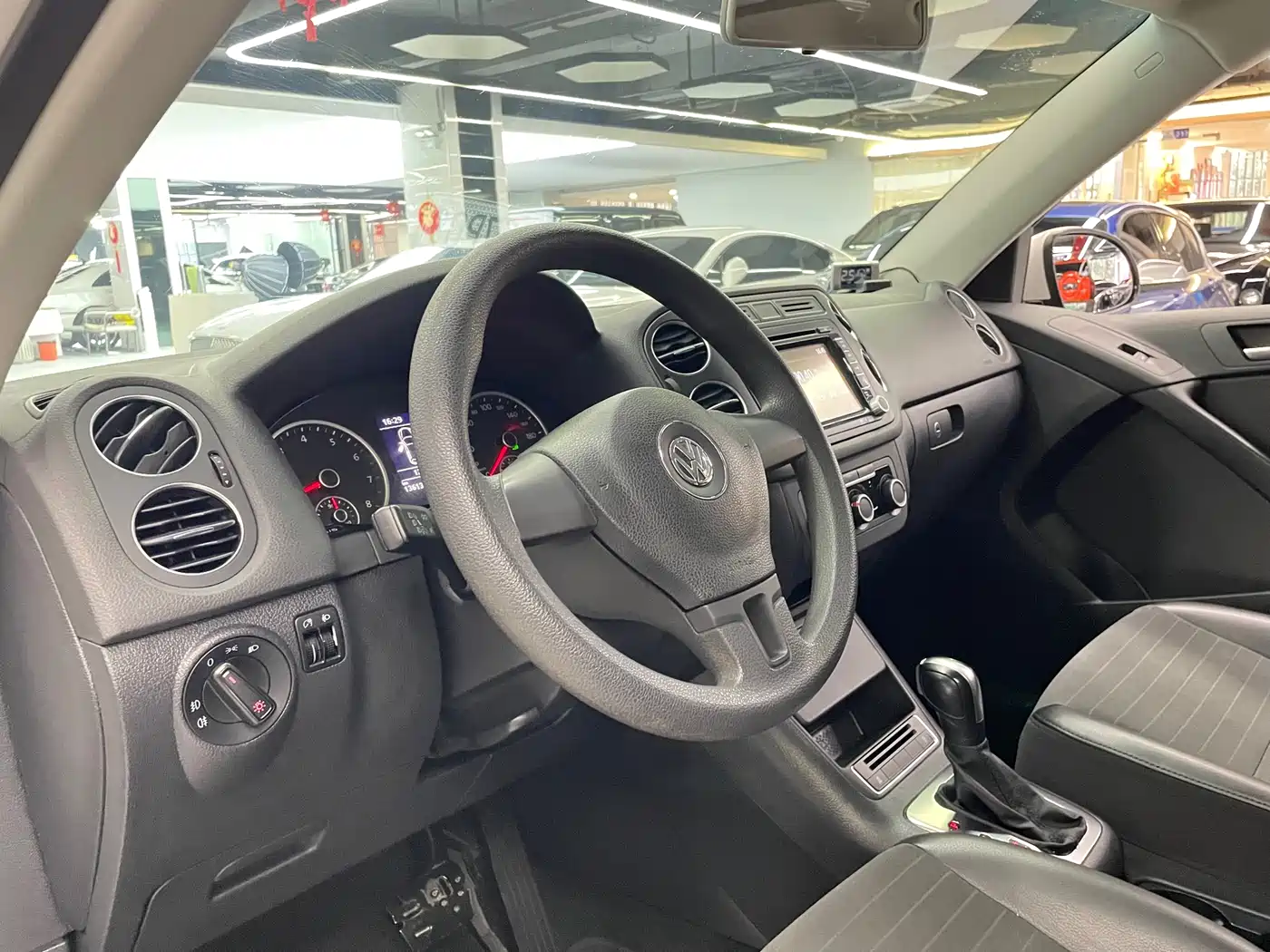 Volkswagen Tiguan 2015 1.8TSI Automatic 2WD Comfortline фото 12