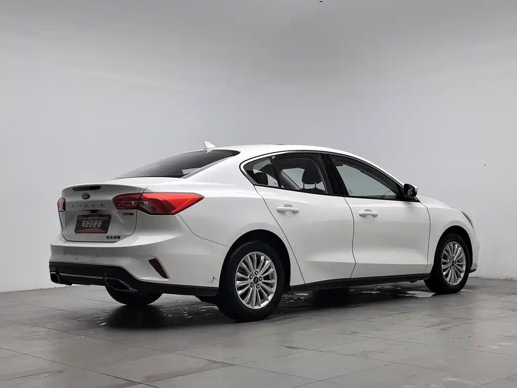 Ford Focus 2022 2021 Sedan EcoBoost 180 Auto Trend