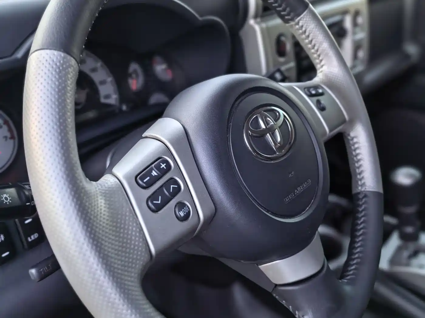 Toyota FJ Cruiser 2013 4.0L фото 6