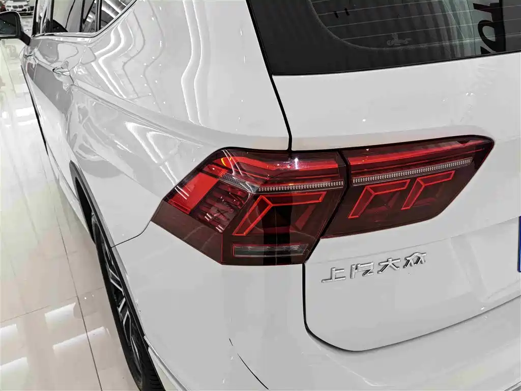 Volkswagen Tiguan L 2022 330TSI Auto 2WD R-Line Premium Edition фото 6