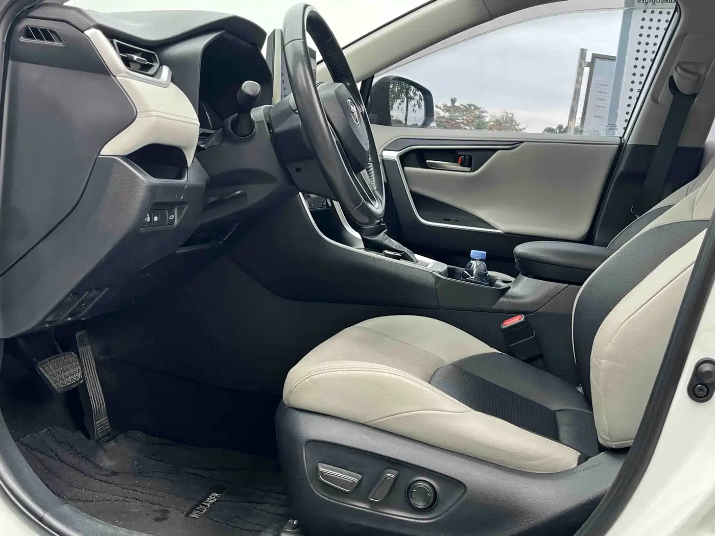 Toyota Wildlander 2020 2020 2.0L CVT AWD Premium Edition
