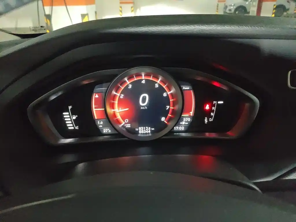 Фото 4 - Volvo V40