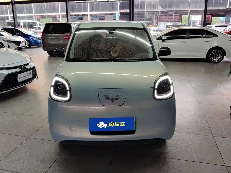 Wuling Motors Hongguang MINIEV 2025 4-Door Premium Edition