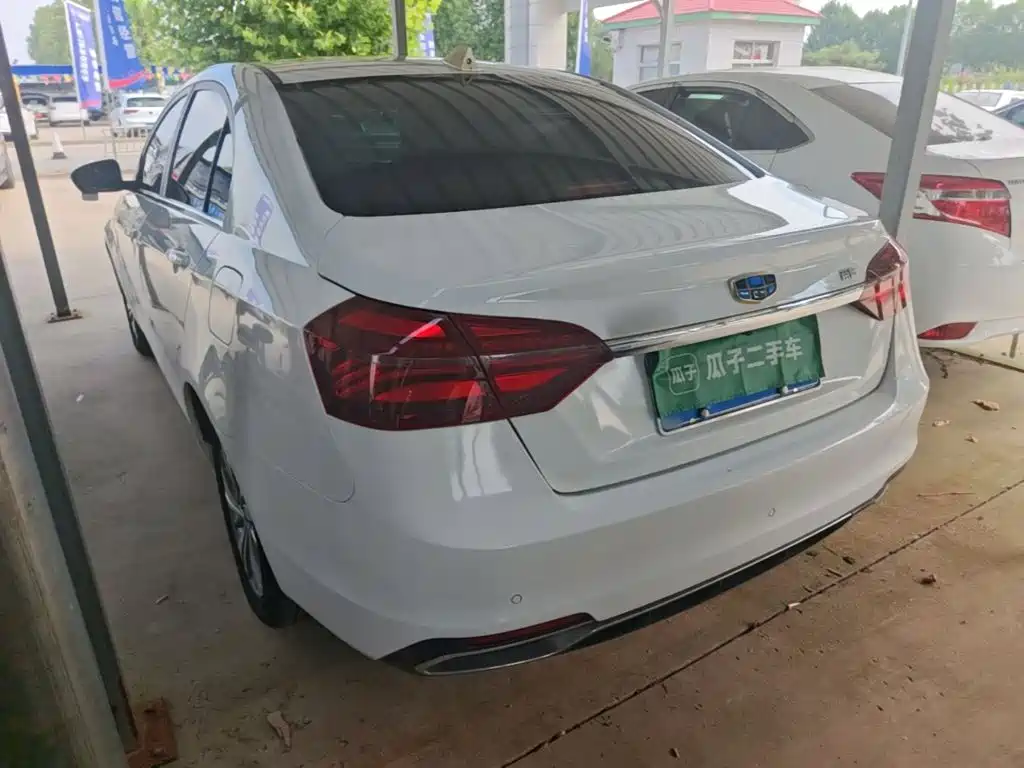Фото 5 - Geely Emgrand