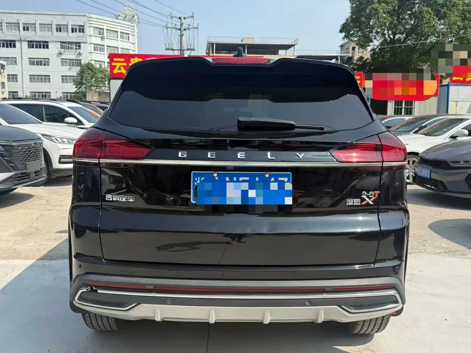 Photo 10 - Geely Atlas