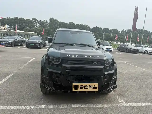 Land Rover Defender 2025