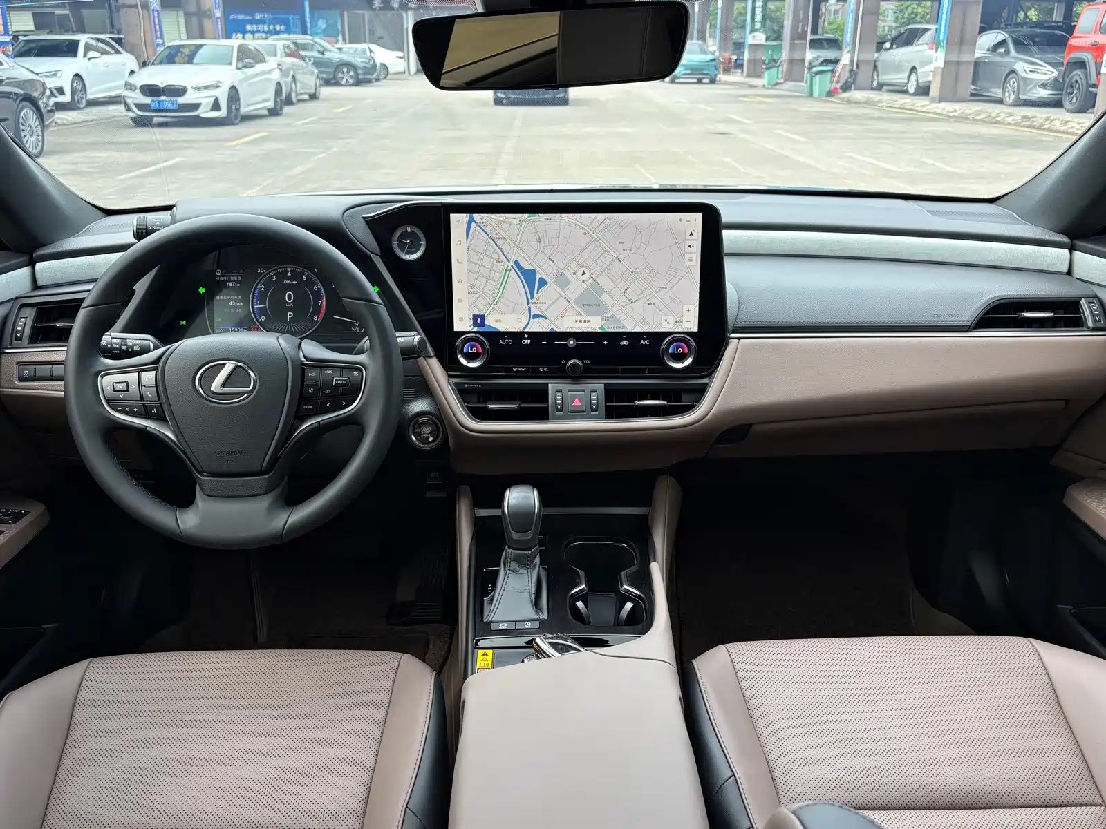 Photo 9 - Lexus ES