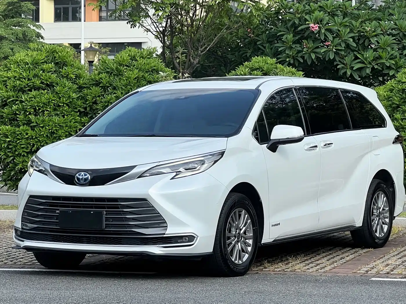 Toyota Sienna 2023 2.5L Hybrid Luxury Edition
