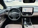 Photo 7 - Lexus ES