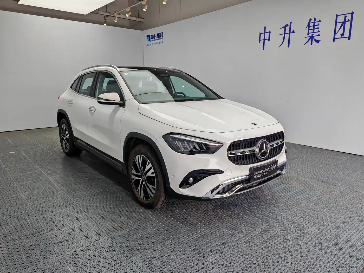 MERCEDES-BENZ GLA