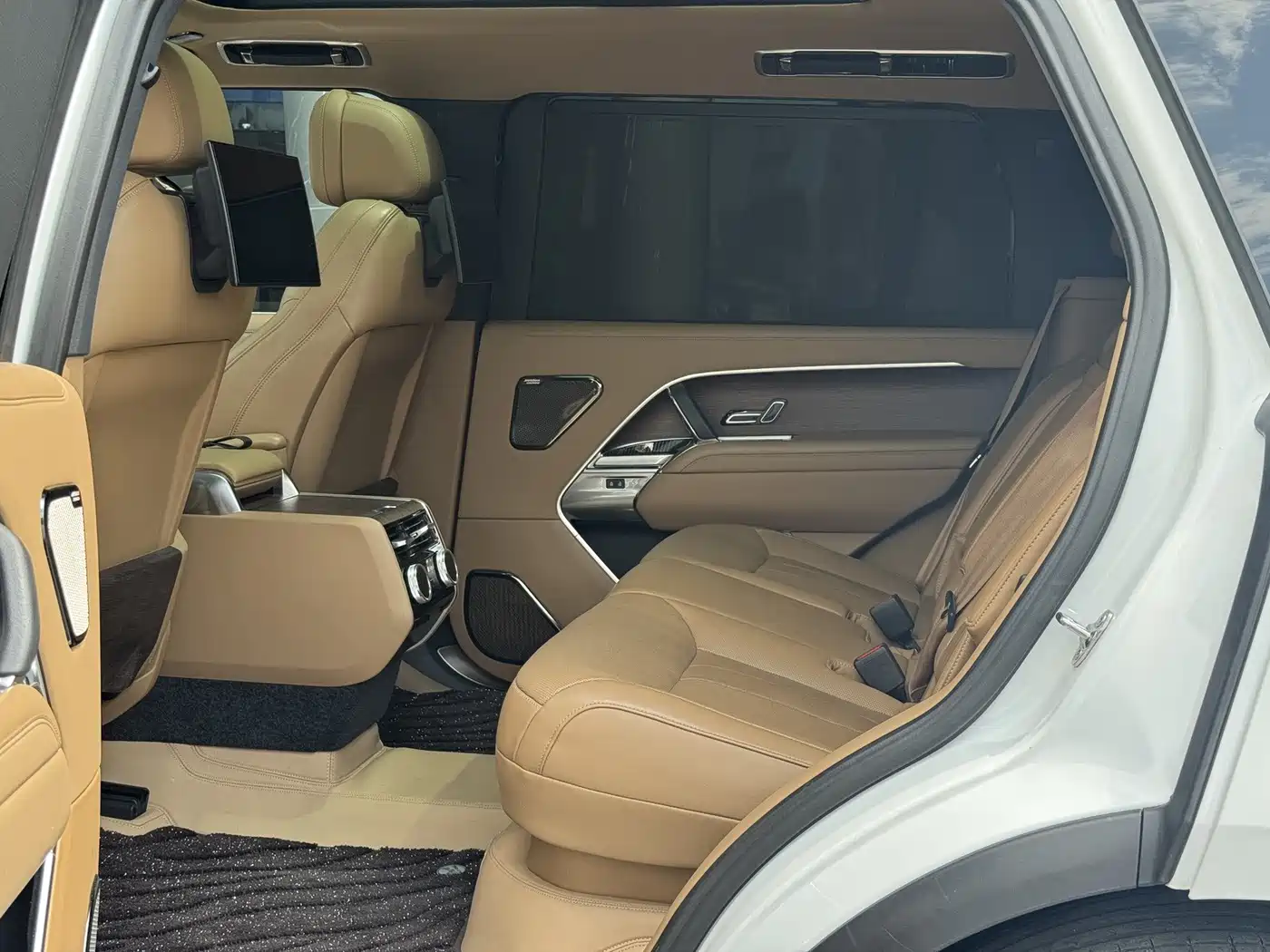 Photo 12 - Land Rover Range Rover