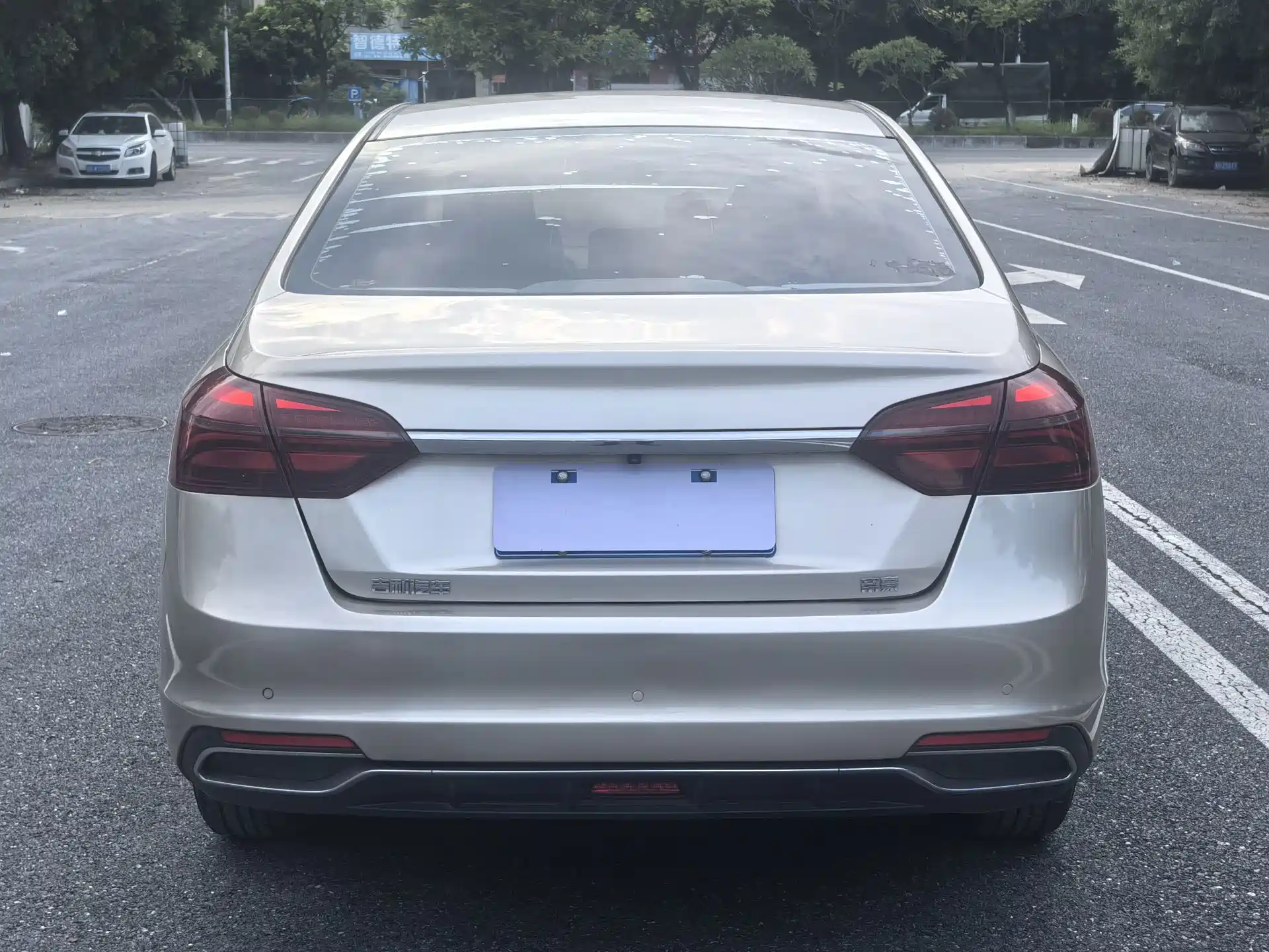 Фото 4 - Geely Emgrand