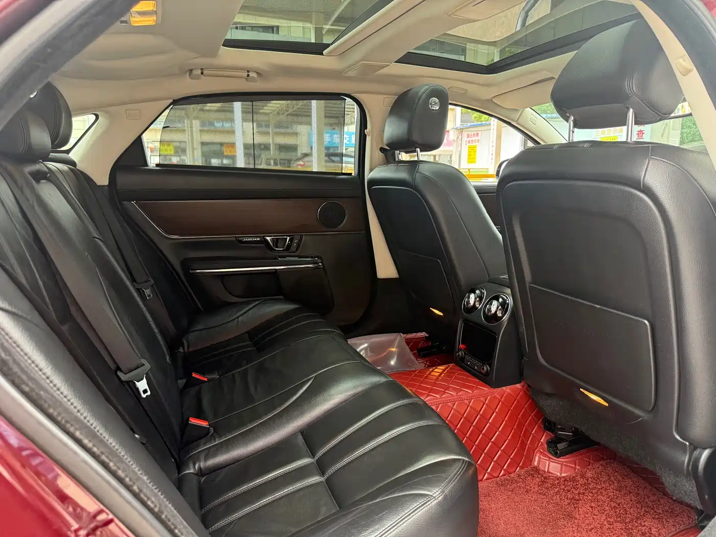 Photo 26 - Jaguar XJ