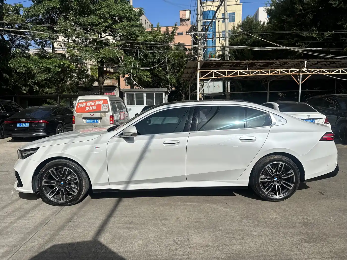 BMW 5 Series 2025 530Li Leading M Sport Package фото 6