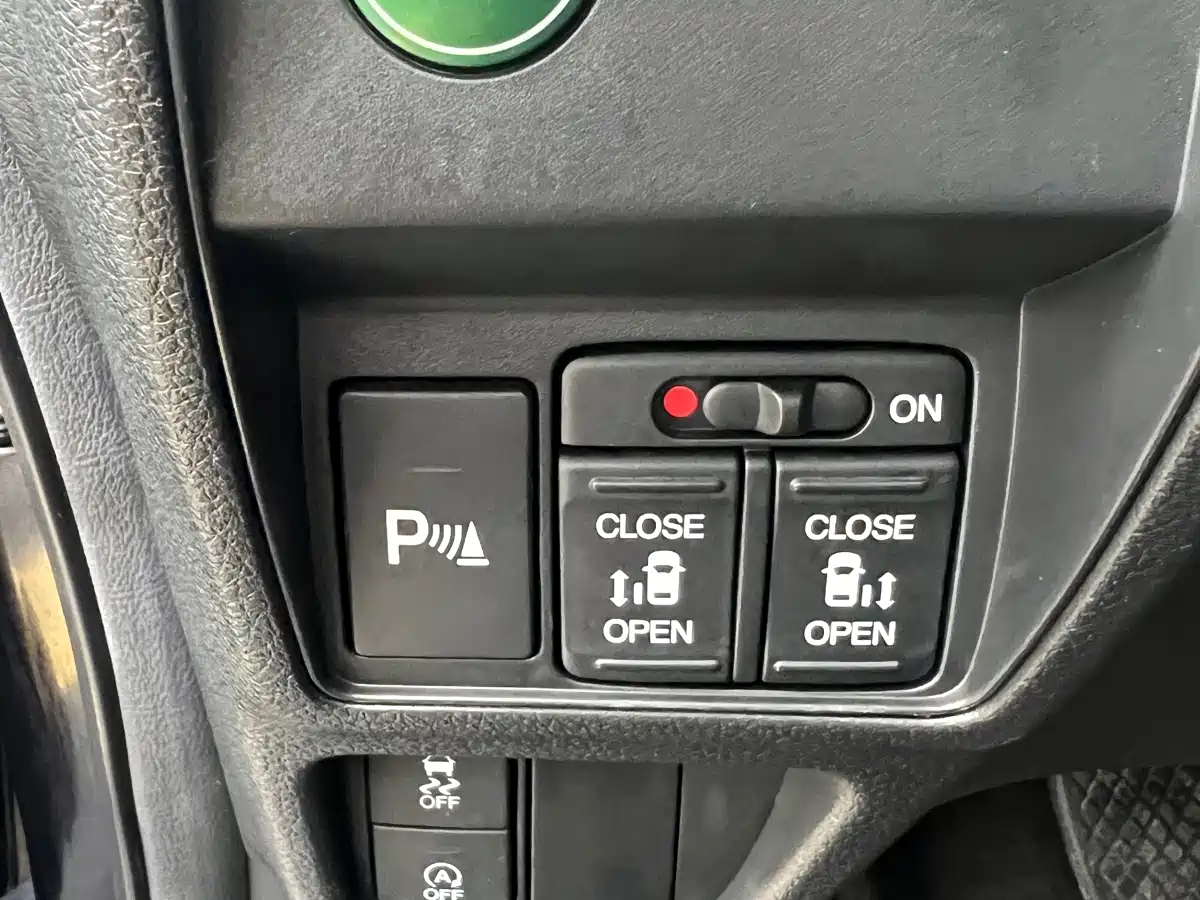 Photo 8 - Honda Odyssey