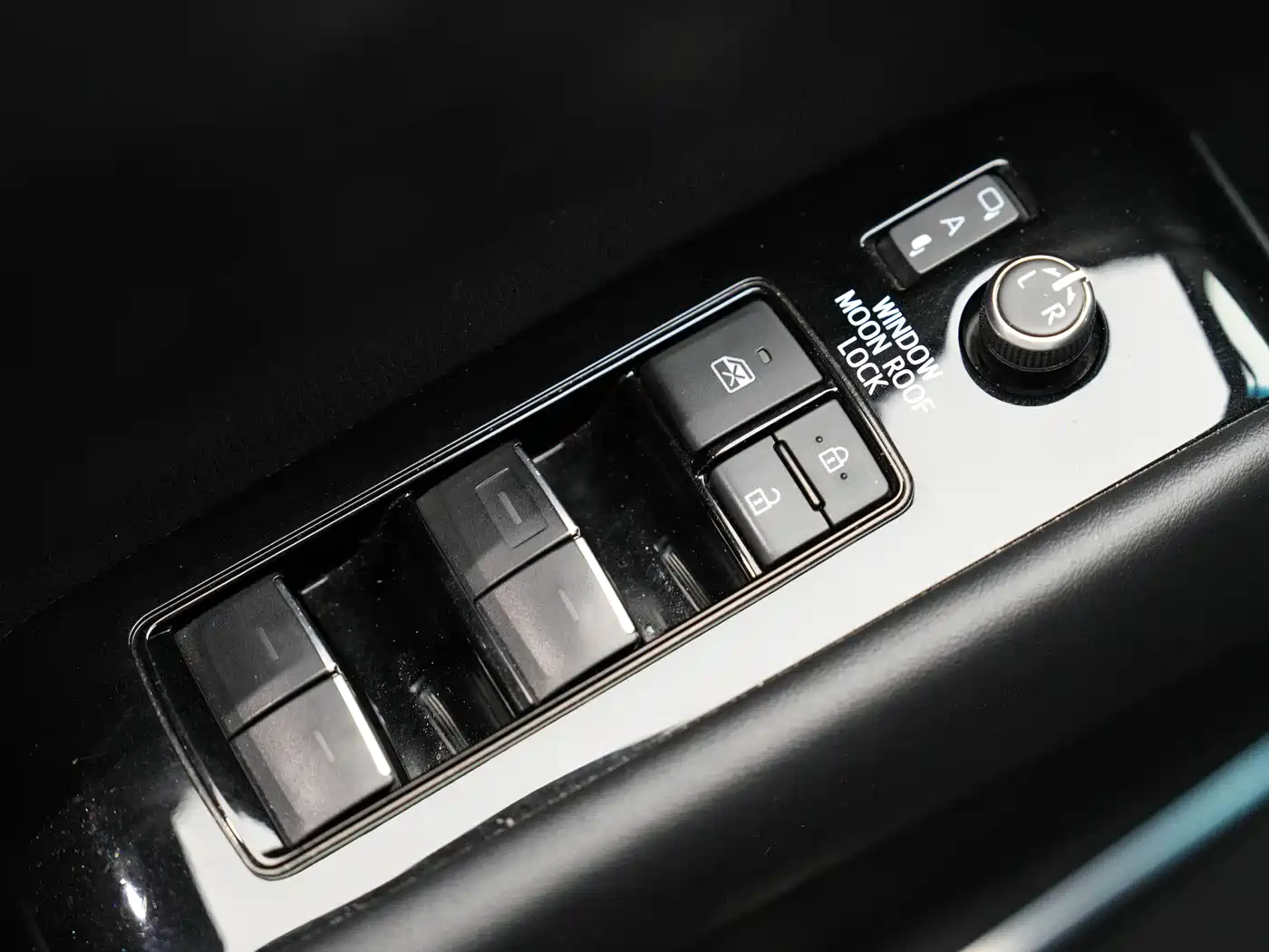 Toyota Alphard 2021 Hybrid 2.5L Ultimate фото 18