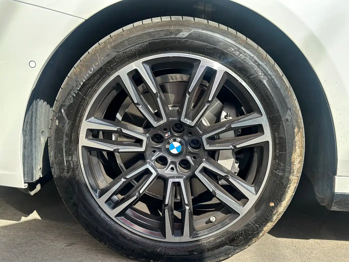 BMW 5 Series 2025 530Li Leading M Sport Package фото 5