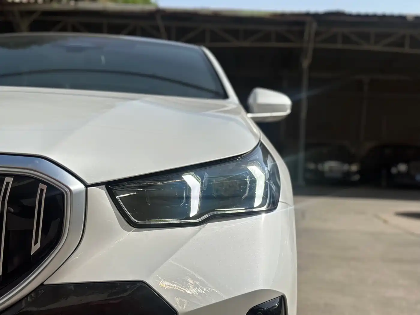 BMW 5 Series 2025 530Li Leading M Sport Package фото 4