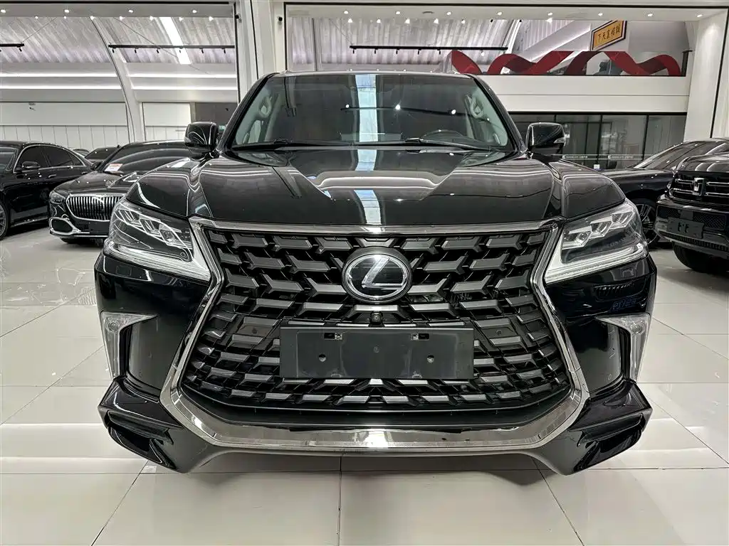 Lexus LX 2017 570 Prestige Luxury фото 2