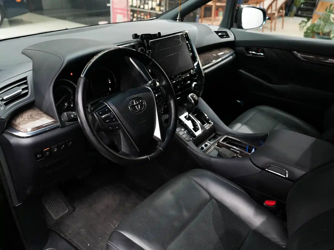 Toyota Alphard 2021 Hybrid 2.5L Ultimate фото 15