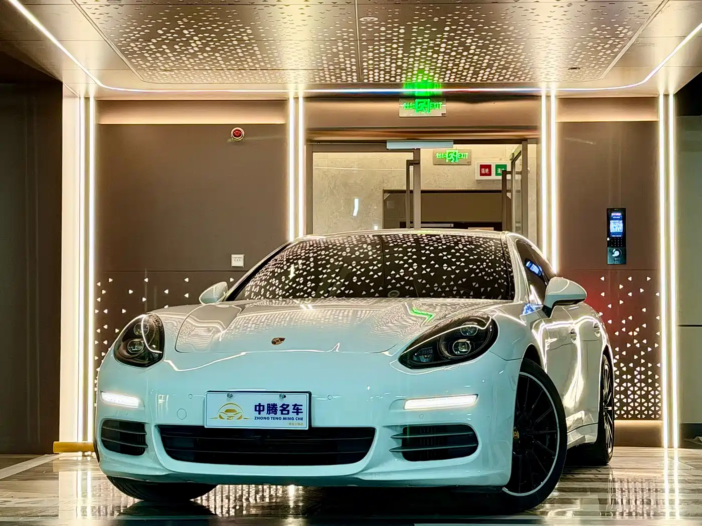 Porsche Panamera 2014 Panamera 4S Sport Edition 3.0T