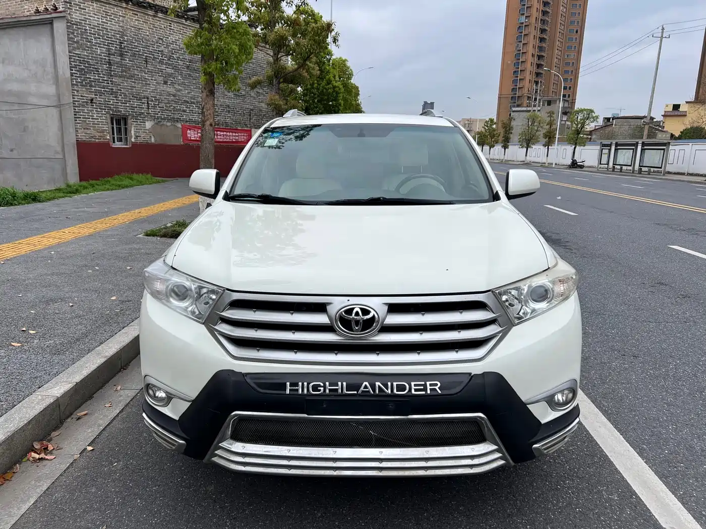 Toyota Highlander 2013 2.7L 2WD 5-seater Purple Gold Edition фото 2