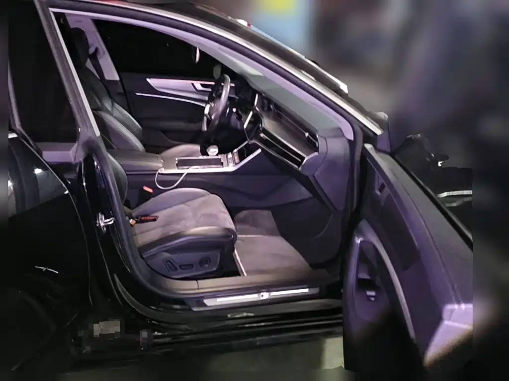 Photo 13 - Audi A7L