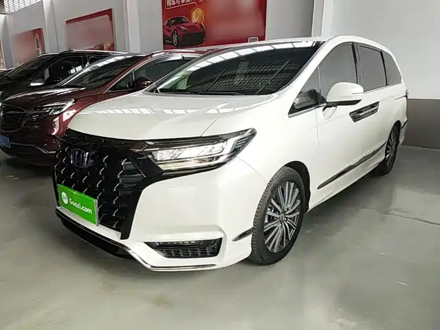 Honda Elysion 2.0L e:HEV, Люкс