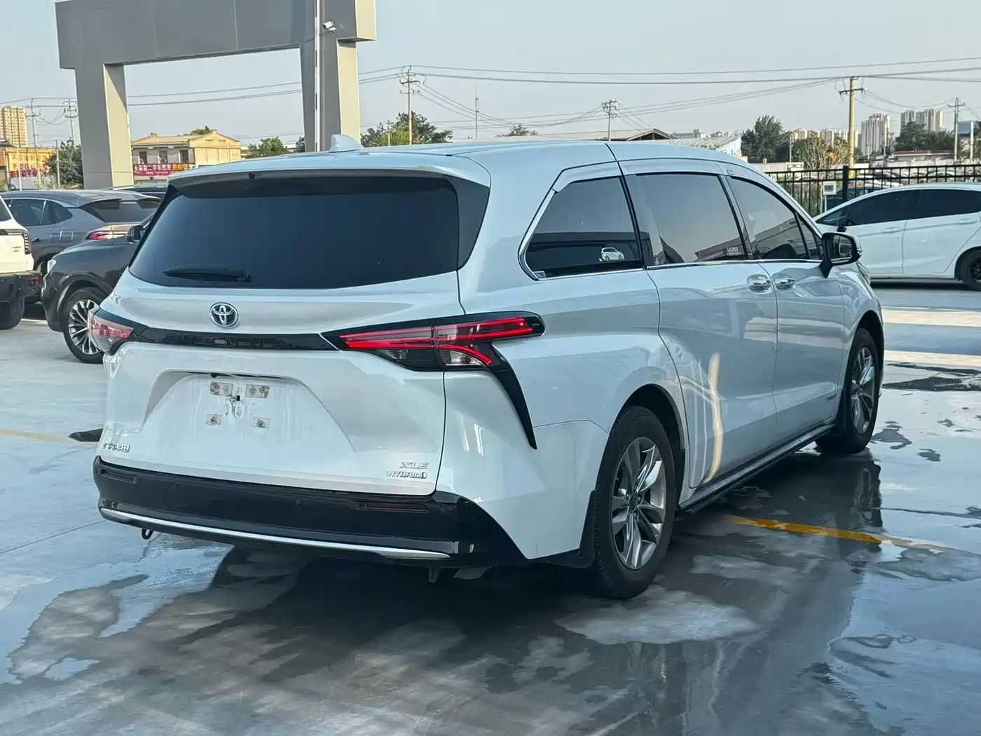 Фото 7 - Toyota Sienna