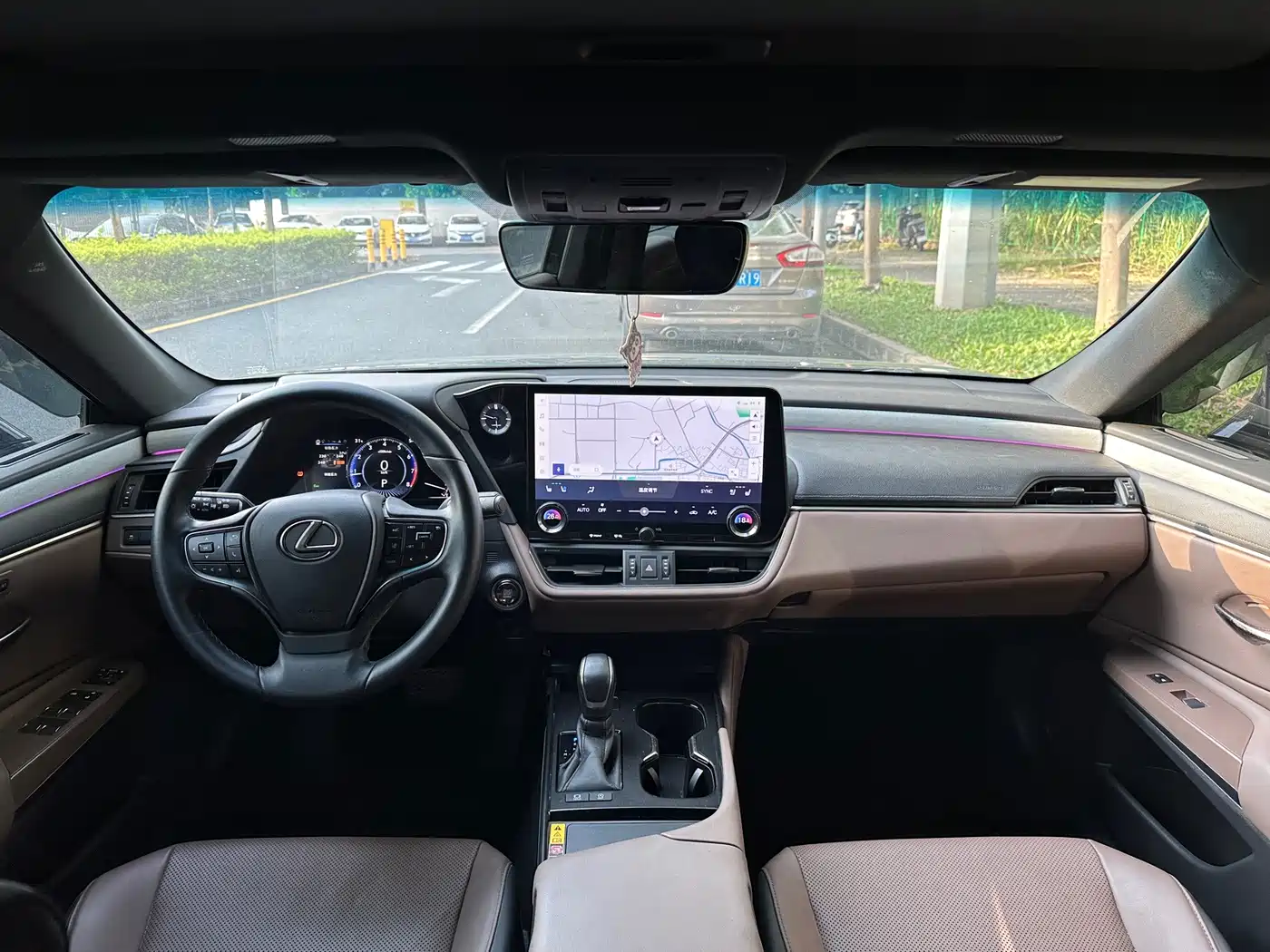 Фото 8 - Lexus ES
