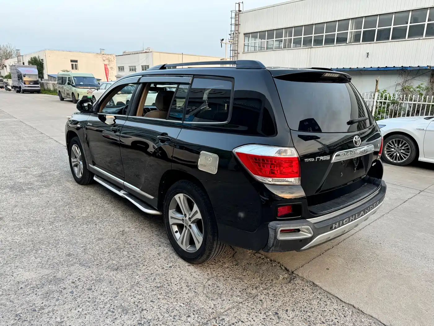 Toyota Highlander 2013 2.7L 2WD 7-seater Purple Gold Edition фото 15