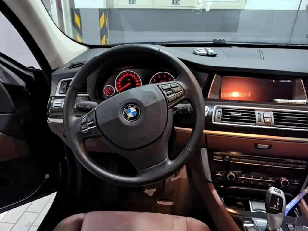 BMW 5 Series GT 2015 2014 528i Leading