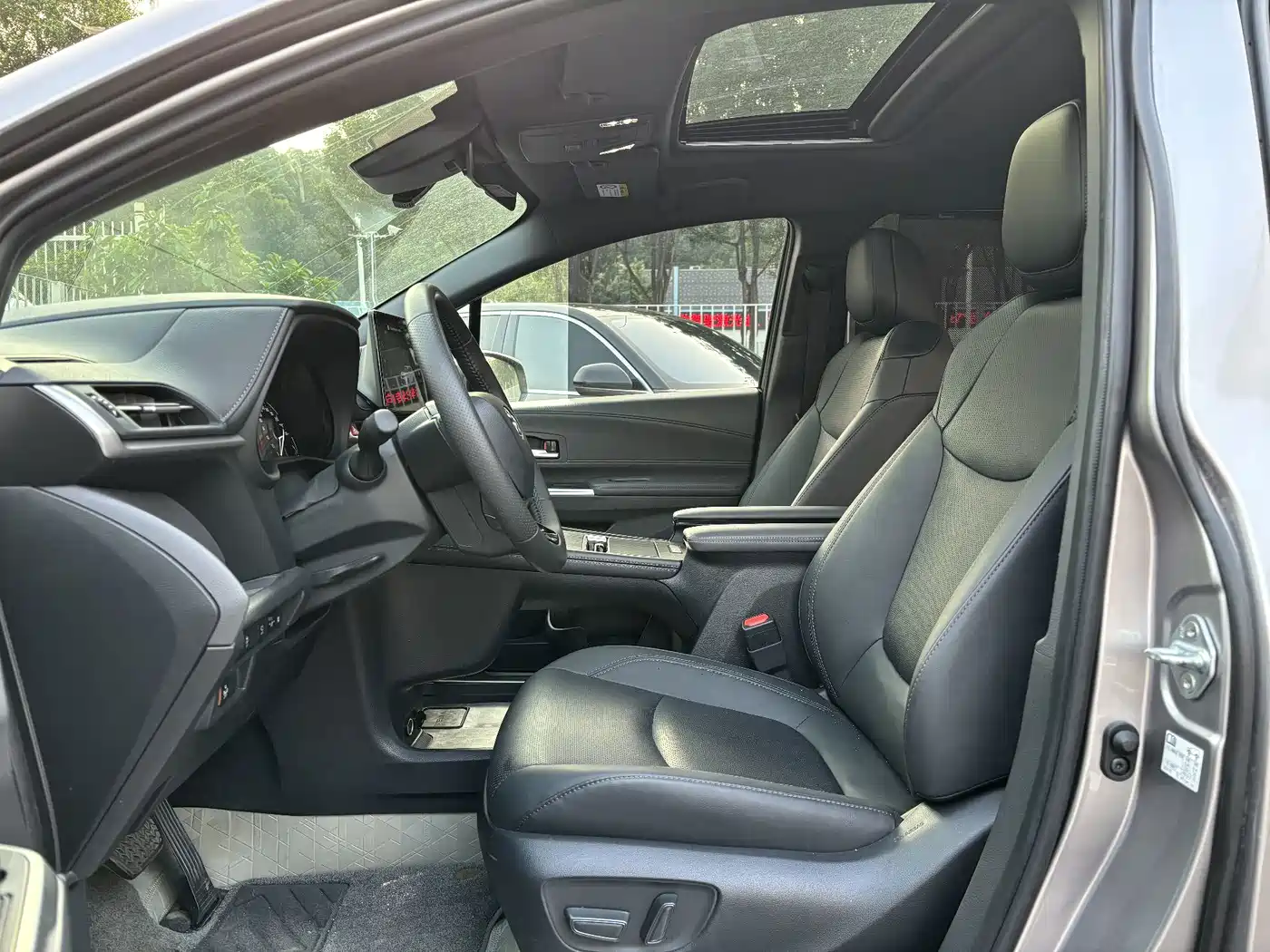 Toyota Sienna 2025 2024 2.5L Hybrid 4WD Premium Edition